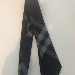 Burberry 100% silk tie